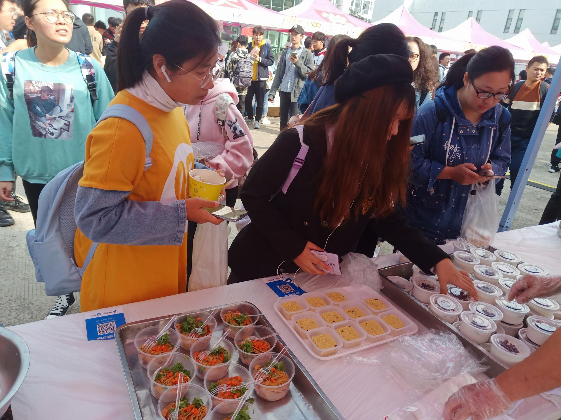 我校食堂美食参展常州大学美食节