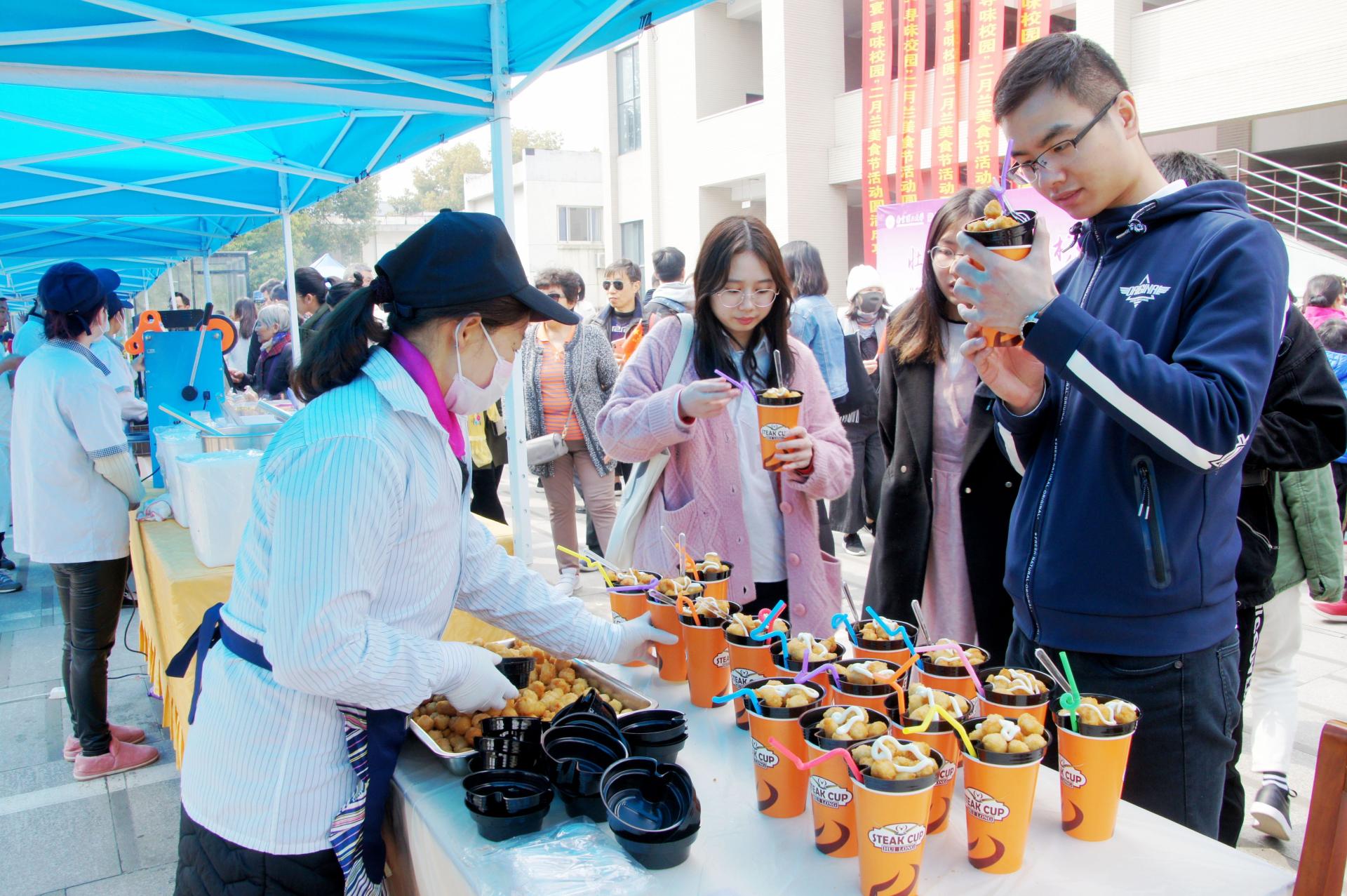 我校食堂美食参展南京理工大学美食节